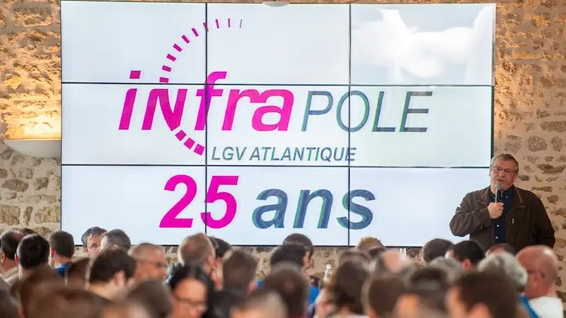 idées anniversaire d'entreprise - célébration collective avec les collaborateurs