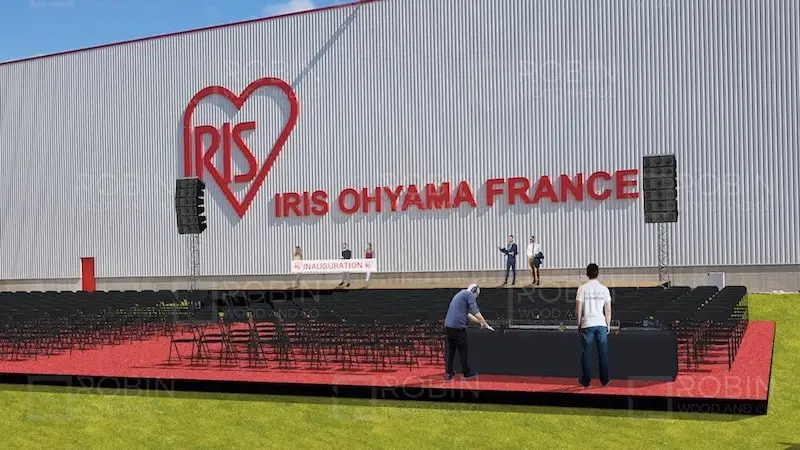 inauguration de l'usine Iris Ohyama - installation des chaises pour le discours