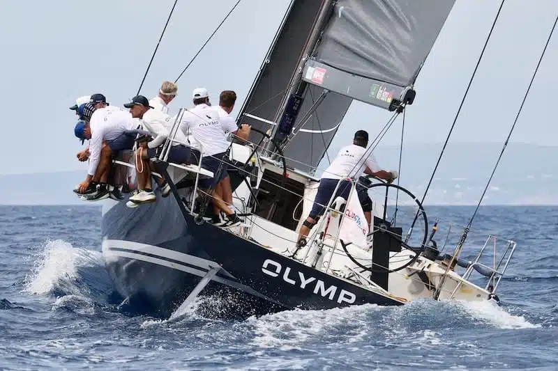 Team building regate sur la méditéranée au grau-du-roi par Agence événementielle Montpellier Challenge nautique pour un Team building d'entreprise sur la Méditerranée au grau-du-roi par Agence événementielle Montpellier